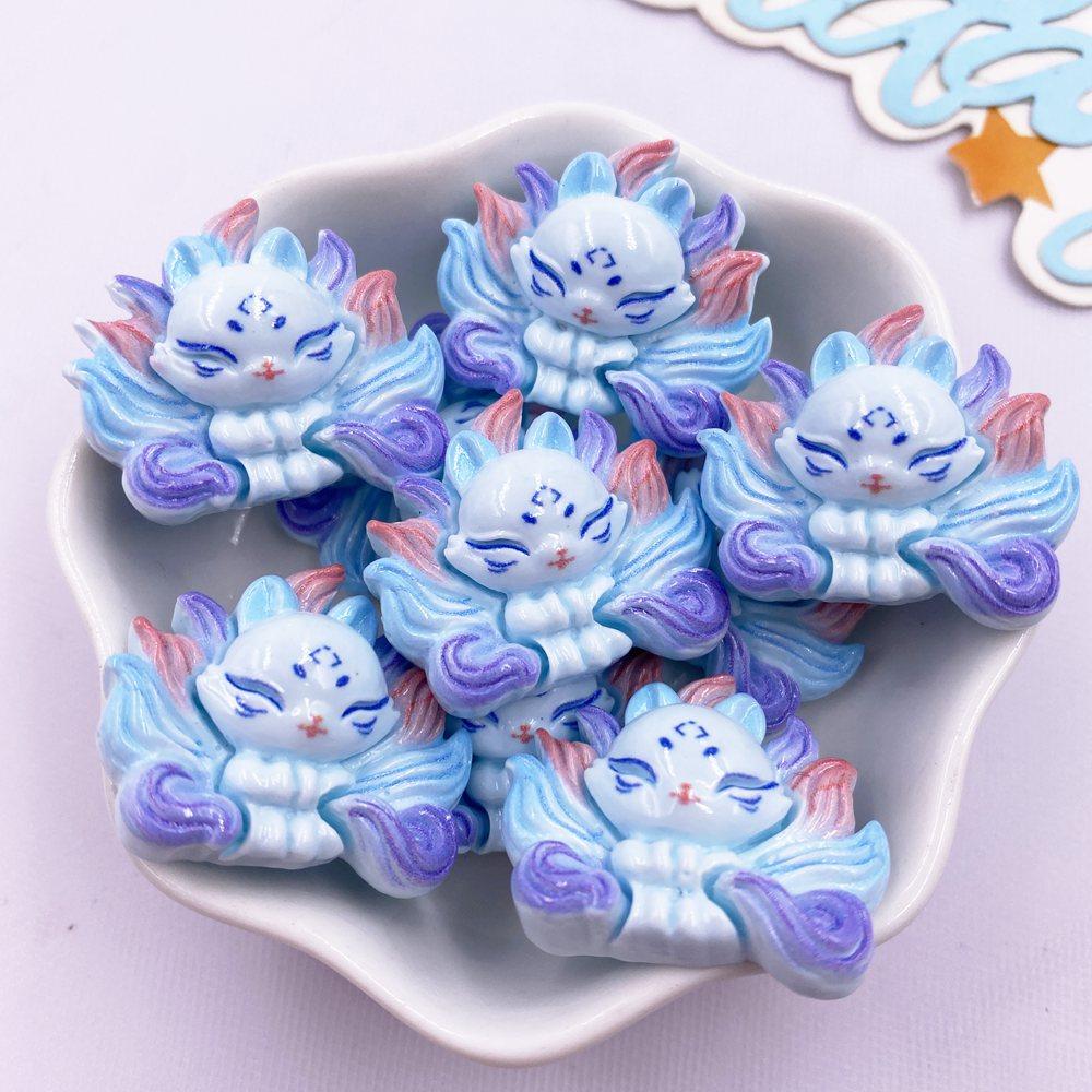 8KS Pryskyřice Roztomilá Barevná Kreslená Figurka Sedmiocasé Lišky Flatback Kámen Zvířata Scrapbook DIY Šperky Dekor Řemeslné Doplňky