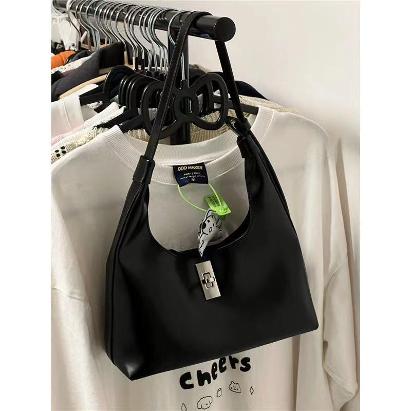 IELGY Portable All-Match One-Shoulder Underarm Casual Crescent Bag