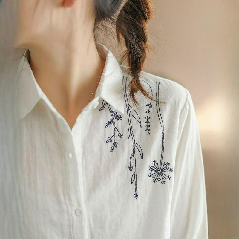 Jarní bavlněná halenka, jednoduchá literární dámská košile s dlouhým rukávem, volná a všestranná košile s květinovou výšivkou