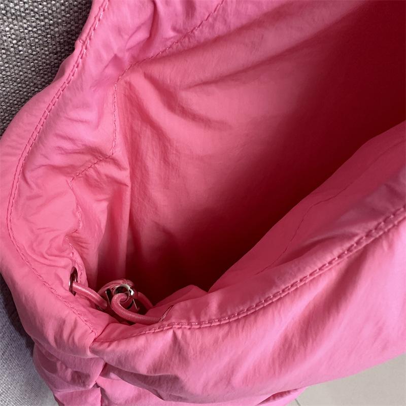 Women Light Weight Thermal Seamlessly Sleeveless White Duck Down Jacket All Match Chic Pocket Loose Down Vest