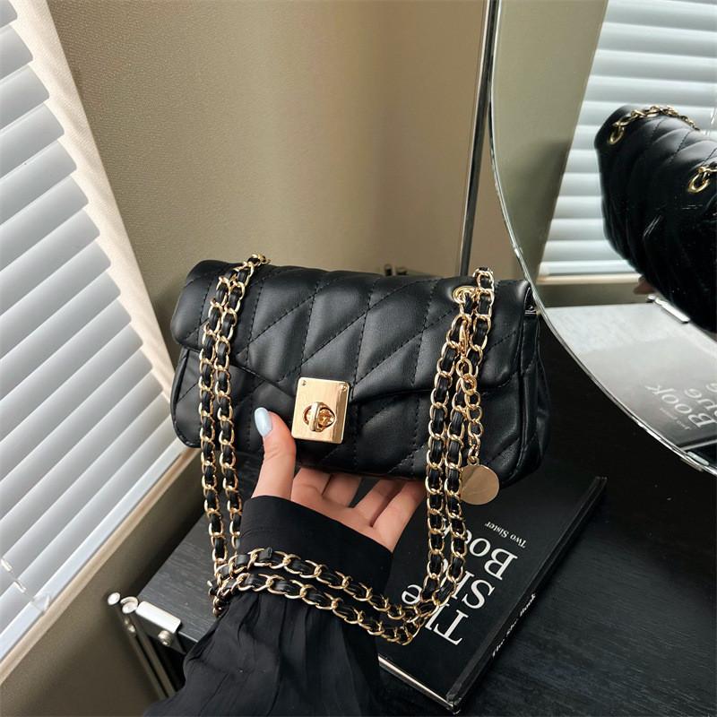 IELGY Diamond Chain Fashion Commuter Crossbody Bag
