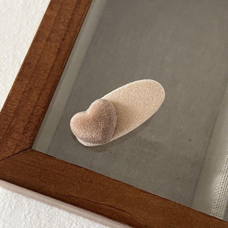 

Осень/зима, флокированная бежевая заколка для волос для детей, простые заколки с цветочным принтом для девочек, корейская зимняя заколка для волос кофейного цвета, аксессуары для волос для девочек