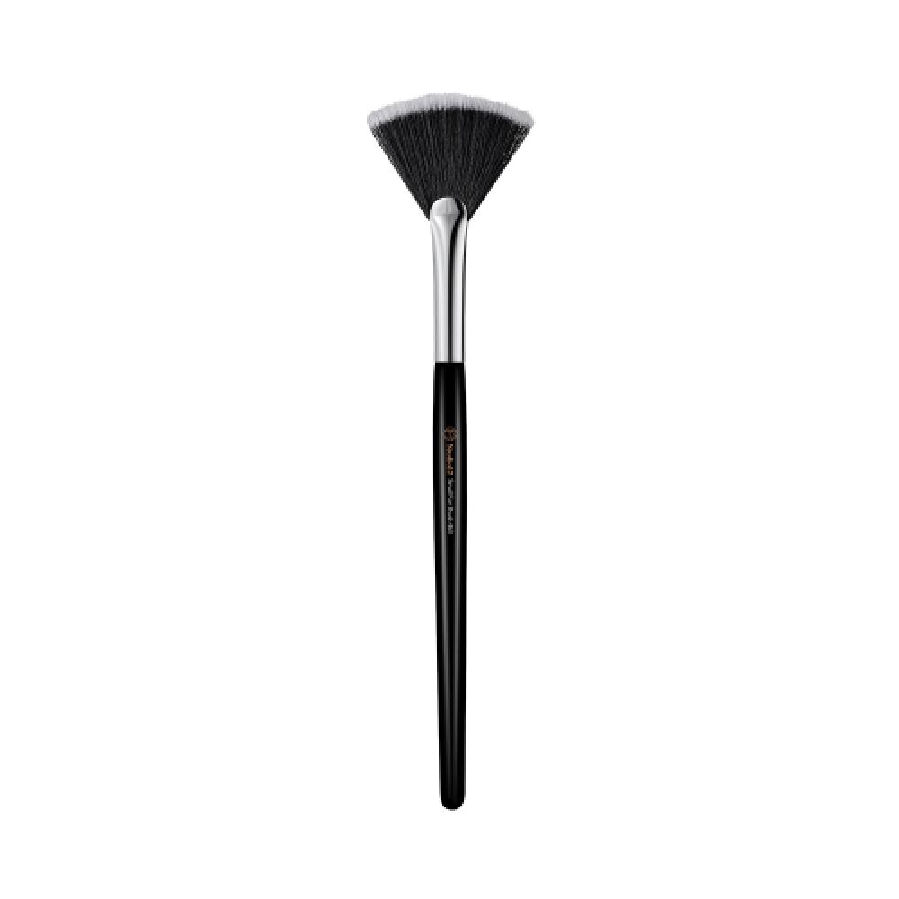 Studio17 Small Fan Brush 463