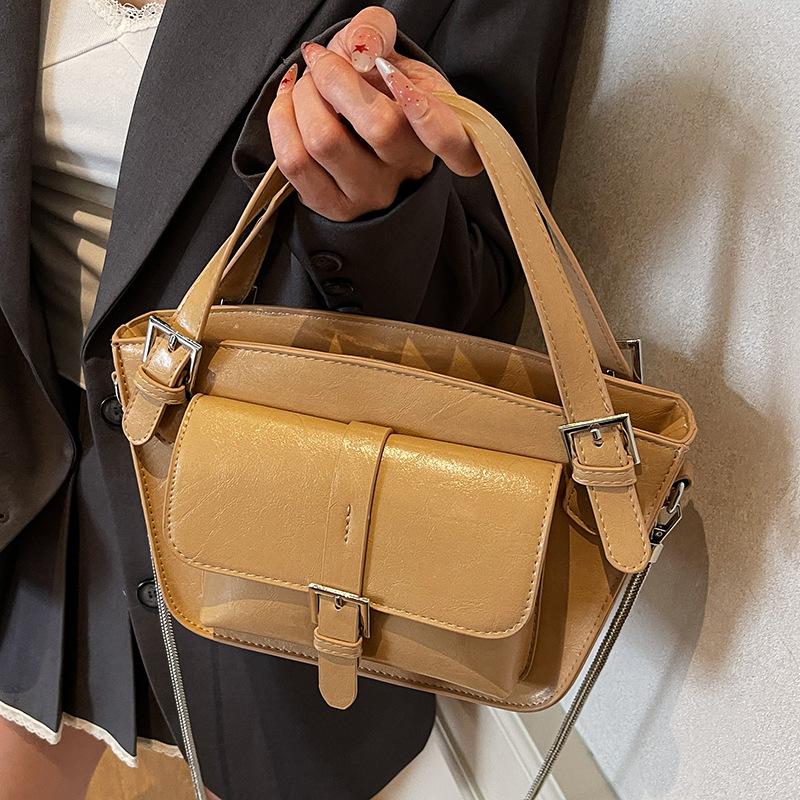 2025 spring super fire Korean version niche hand design bucket bag advanced texture foreign style versatile messenger women's bag