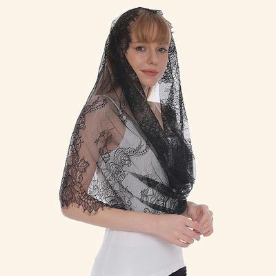 Sciarpa Triangolare Ricamata in Pizzo Bianco e Nero con Design Traforato
