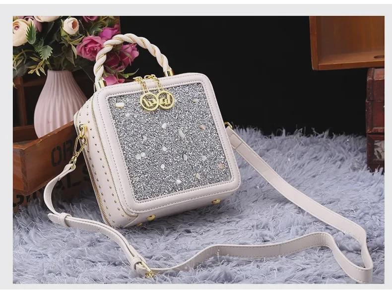 Yuhua Stone Retro Tofu Diamond Crossbody Bag - Small, Stylish, High-end Commuter.
