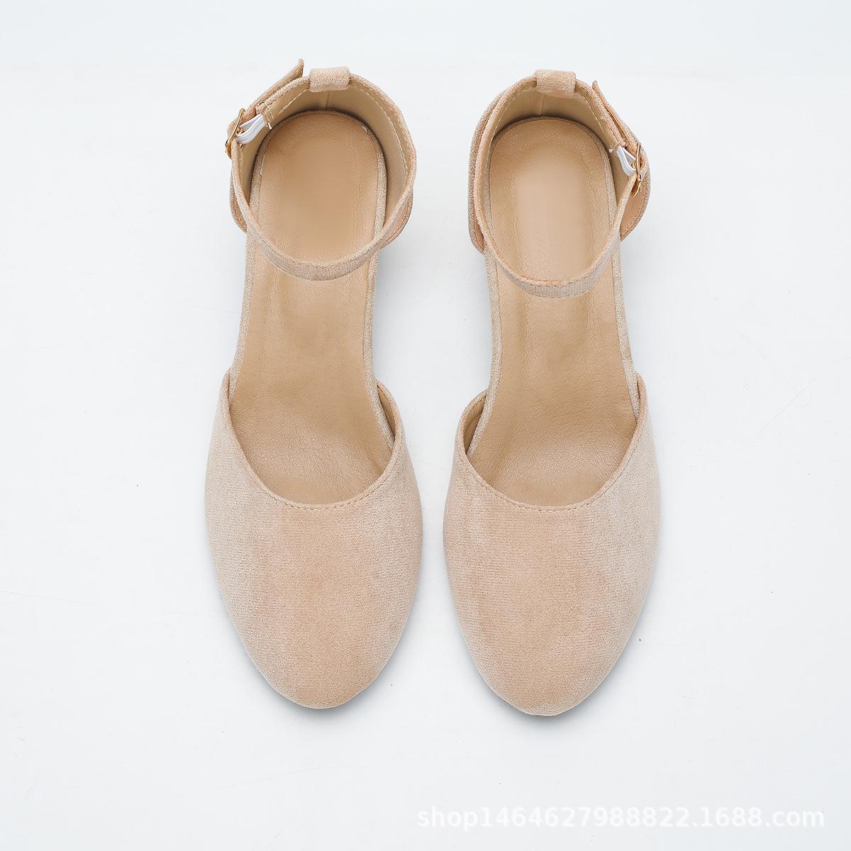 

Широкая полная версия большая сумка голова полые сандалии женские круглый носок 5 см квадратный каблук пряжка на ремешке полые туфли на высоком каблуке 44