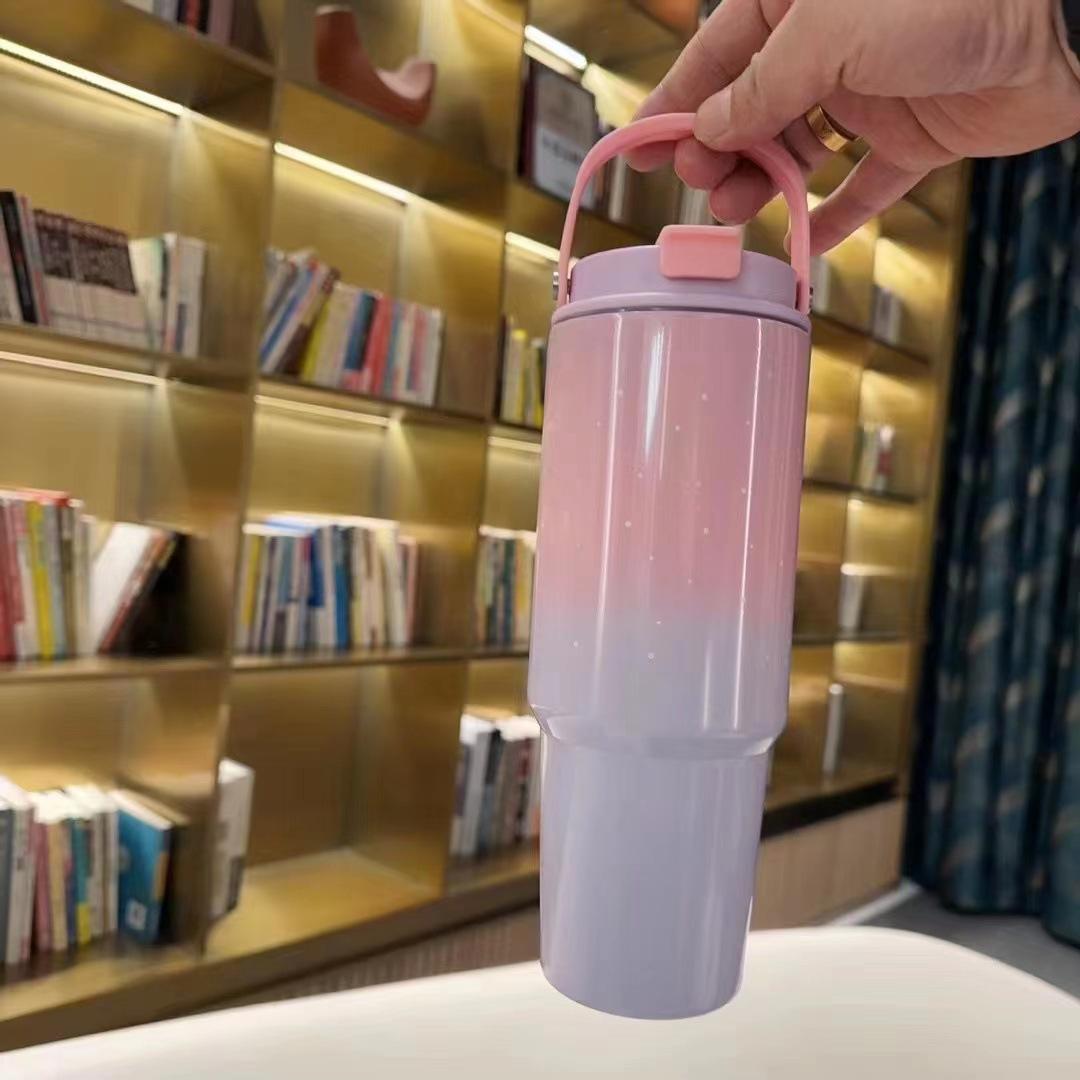 

Популярная портативная термокружка из нержавеющей стали с градиентным цветом, большой вместимости, портативная кружка-соломинка, бытовая автомобильная кружка 40oz—900ml