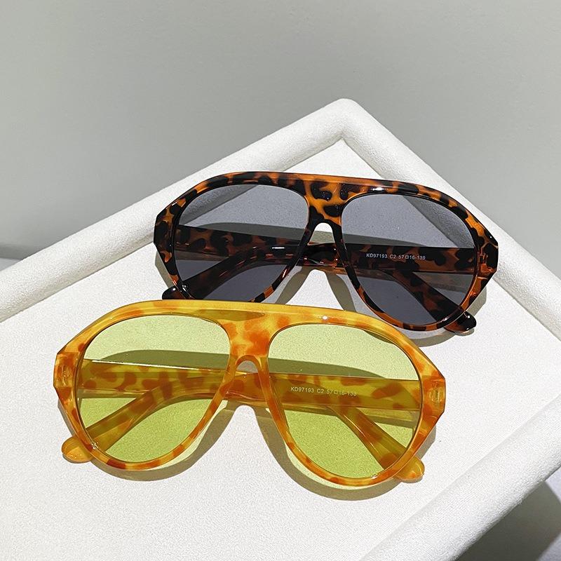 New Retro Square Sunglasses For Women Men Fashion Luxury Design Rivets Sun Glasses Trending Shades Uv400 Eyeglasse