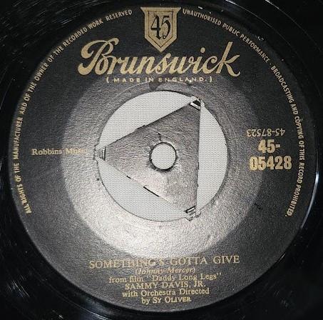 

7inch Record SAMMY DAVIS JR. Somethings Gotta Give 4505428 BRUNSWICK 1955 UK Pop Used