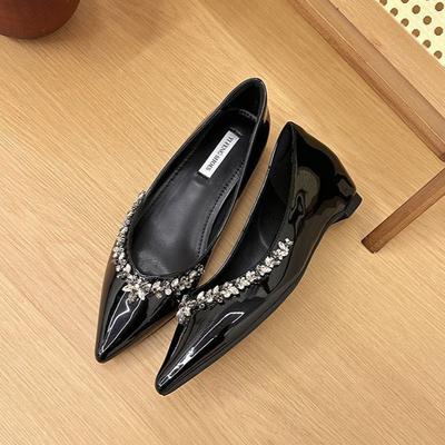 Petites chaussures de soirée pointues 2025 printemps nouveau strass à semelle souple avec jupes cuir verni rehaussant chaussures simples à semelle plate femmes