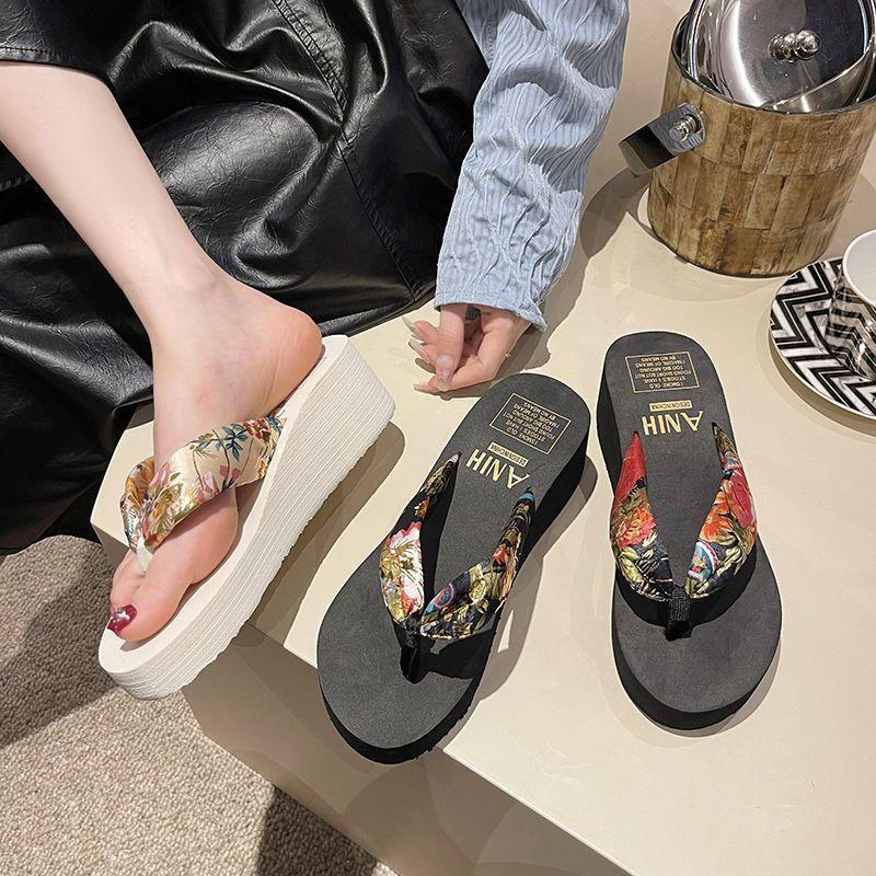 Non-slip Beach Women's Cool Slippers Women's Summer Wear 2025 Summer New Flip-flops Mid-heel Thick-soled Fashion Slippers