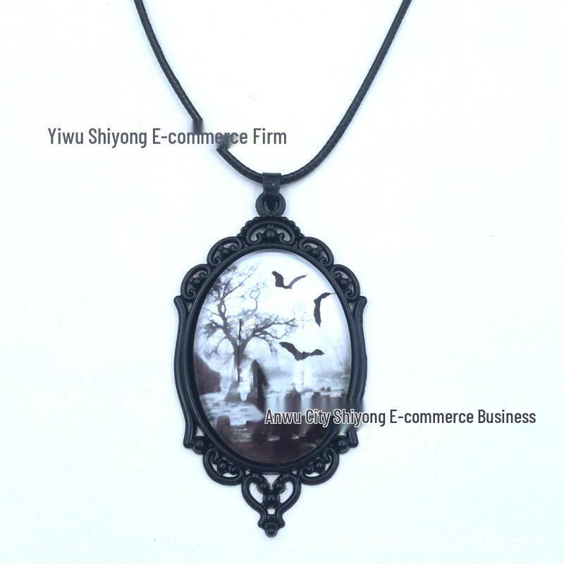 Gothic Cemetery Bat Necklace Victorian Pendant Jewelry for Halloween чёрный
