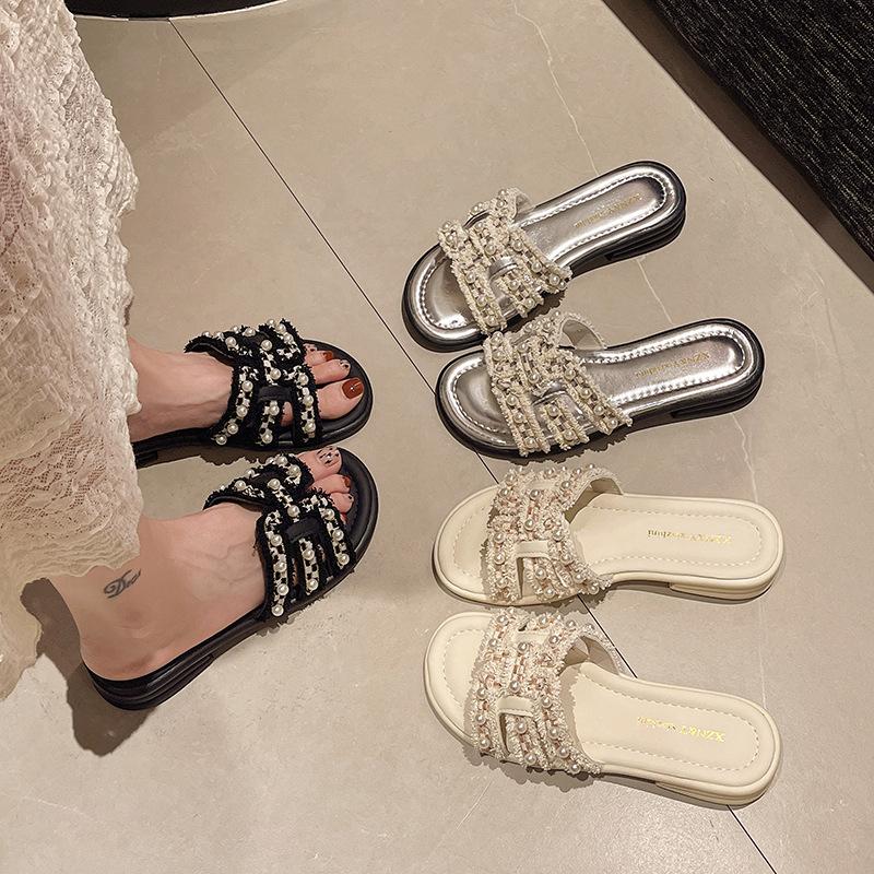 Soft-bottomed Pearl Xiaoxiangfeng Sandals Are Versatile 2025 Summer New Beach Season Thick-bottomed Slippers for Women's High-end Wear