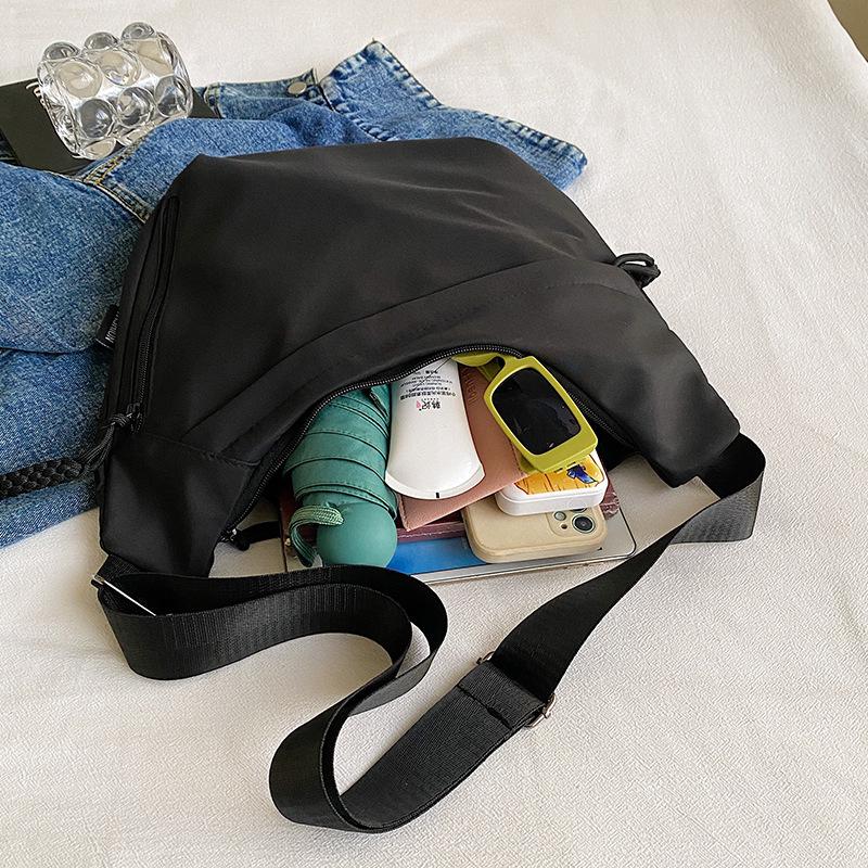 Oxford Cloth Bag Messenger Bag Women's 2025 New Fashion Shoulder Bag Large Capacity Messenger Class Commuter Dumpling Bag