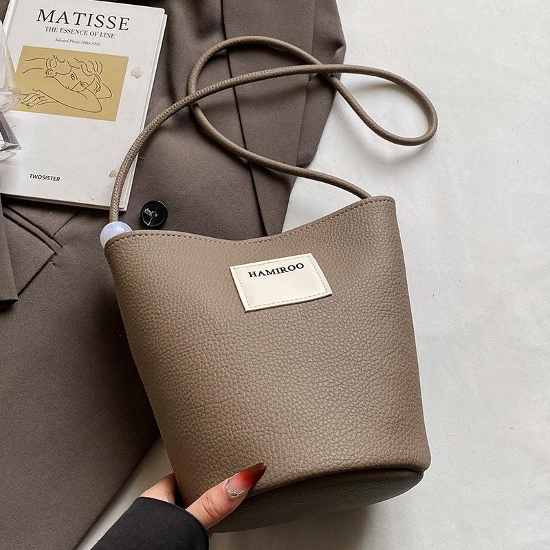 

This year, Korean simple and foreign lychee pattern bucket bags are popular, women s leisure, light commuting, versatile messenger and mother bags.