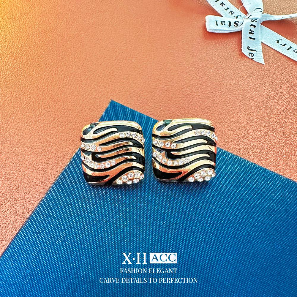 Vintage Bow Earrings: Timeless, High-End Retro Fashion Accessory