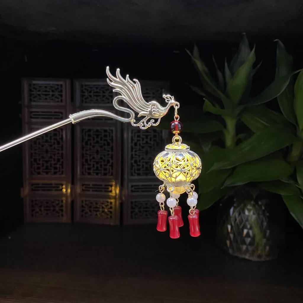 Ancient Style Luminous Hairpin: High-End Alloy Lantern Design for Hanfu Skirts
