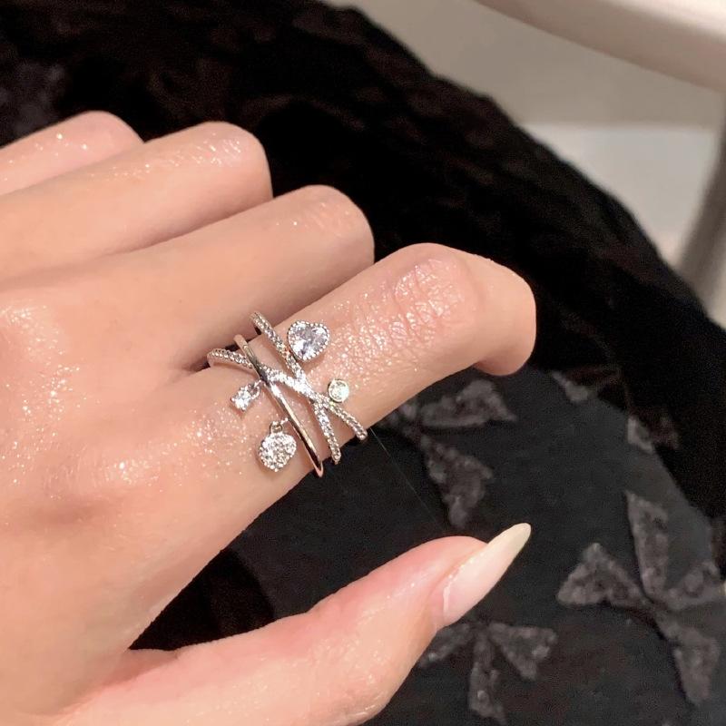 

Мерцающее трендовое кольцо с бабочкой, регулируемое, для женщин, роскошный серебристый модный аксессуар