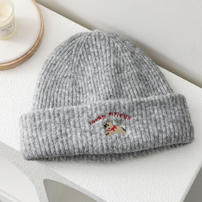 

Cute puppy embroidered knitted hat showing a small face Baotou ear protection hat thickened to keep warm men and women outside in autumn and winter серый