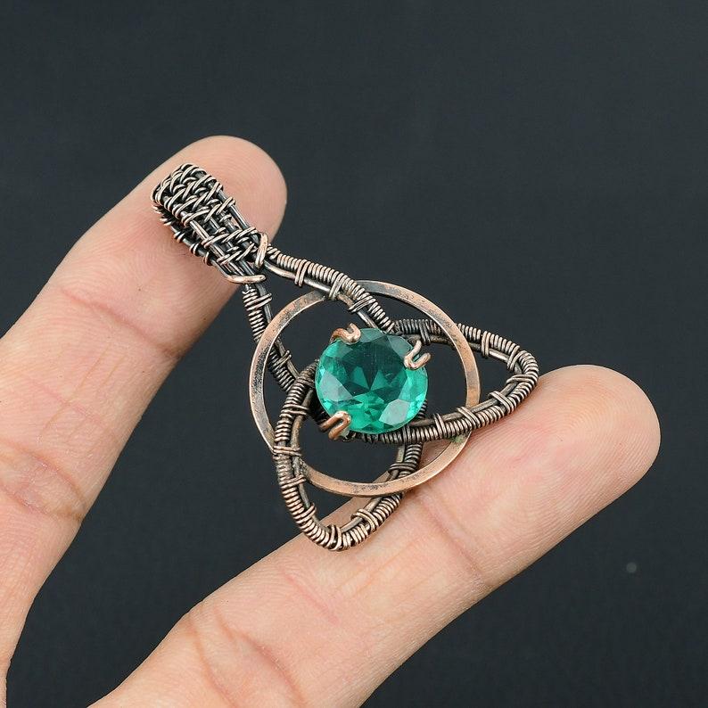 

Подвеска с акваапатитовым драгоценным камнем «Кельтский семейный узел», обернутая медной проволокой, граненый апатитовый кулон, кулон ручной работы, ювелирное изделие, подарок на день рождения