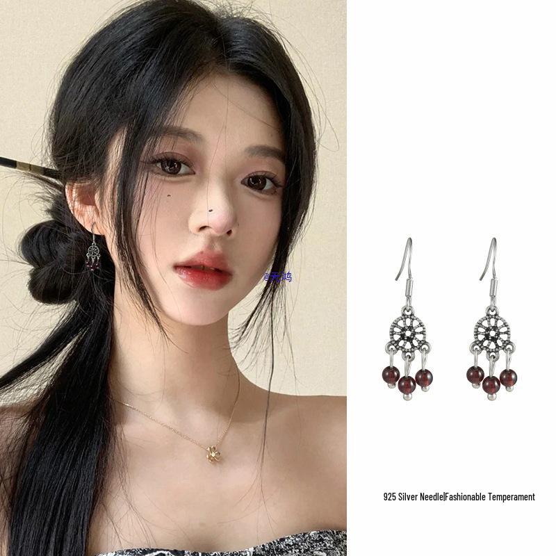 Niche Design 925 Silver Garnet Stud Earrings - Retro Chinese Ethnic Style