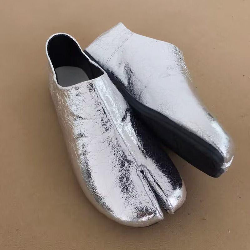 Pull on Black Tabi Shoes Women Flats Spring Autumn Fashion Silver Slip-on Loafers PU Leather Casual Split Toe Shoes Mary Janes