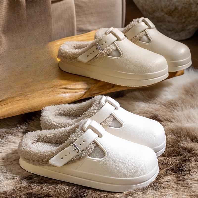 Women Wear Fashionable Thick-soled Cotton Shoes with Belt Buckles and Fleece for Warmth On The Outside