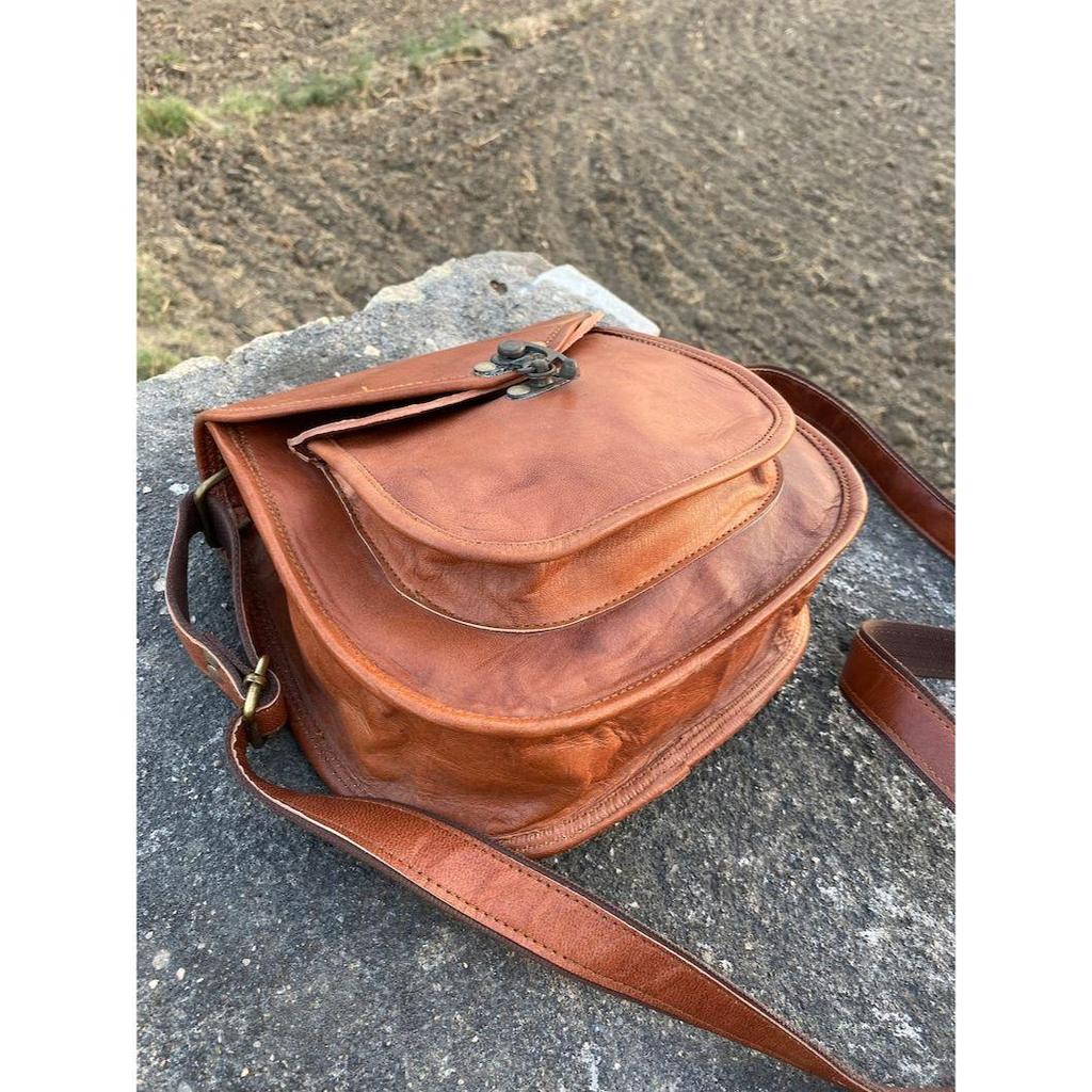 Handmade Leather Crossbody Saddle Bag: Personalized Shoulder Purse
