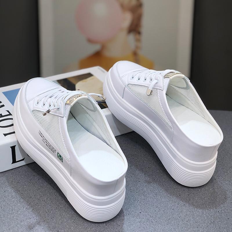 Baotou Dameneinzelne Schuhe 2025 neuer Herbst Mesh dicke Sohle ohne Absatz lässige Mode leichte weiße Schuhe
