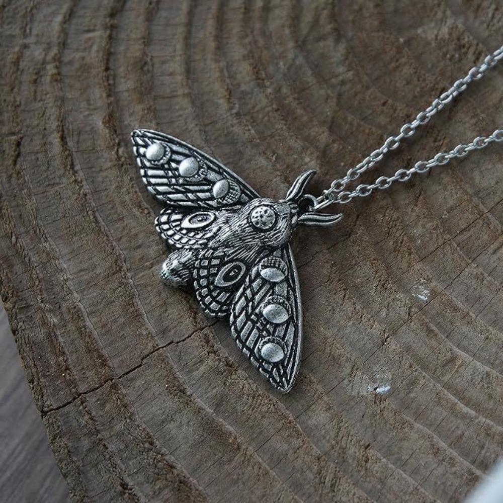 Exquisite Carving Ancient Silver Deathhead Moth Pendant Necklace for Women Men Gothic Punk Halloween Jewelry Accessories Gifts