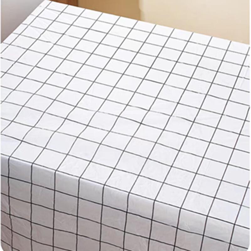 

Lantuan Disposable Plastic Checkered Tablecloth