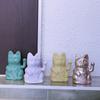 Maneki Neko Kot Szczęścia Statuetka Machająca Fortuną Przywołujący Kot z Monetą Japoński Talizman Szczęścia do Domu Biura Dekoracja Żywiczna Prezent