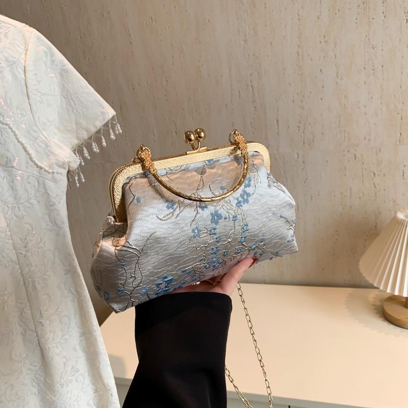 

New national style simple and elegant Hanfu bag Chinese hand-held cheongsam bag women s shoulder messenger bag lock chain women s bag синій