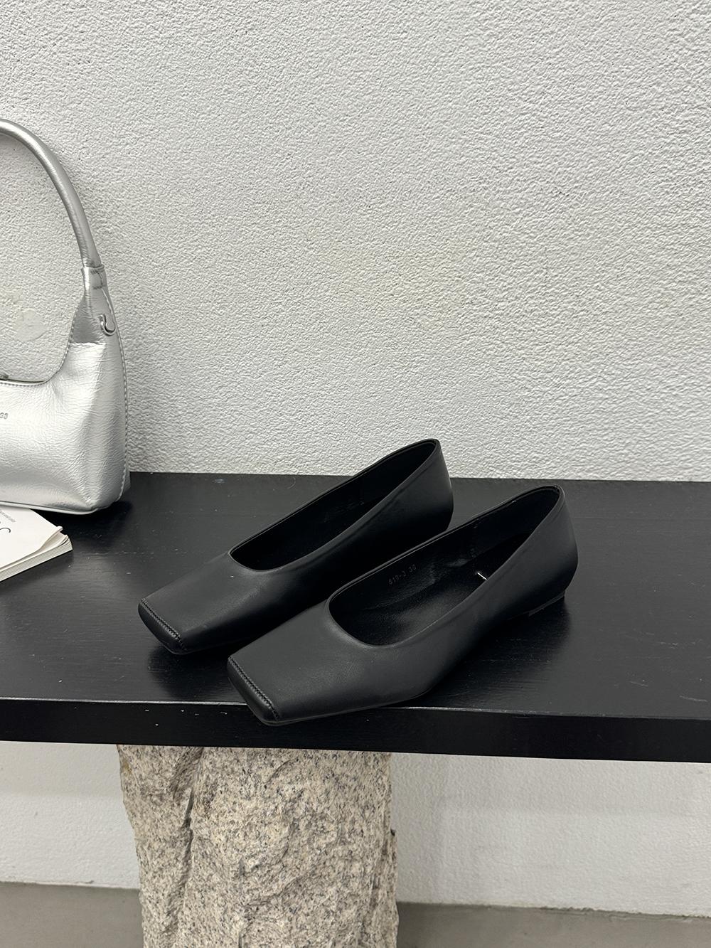 

Модные женские туфли с квадратным носком, новинка 2024 года, бежевые, коричневые, серебристые, черные, неглубокие, без застежек, туфли на низком каблуке, повседневные туфли для вечеринок 5.5 чёрный