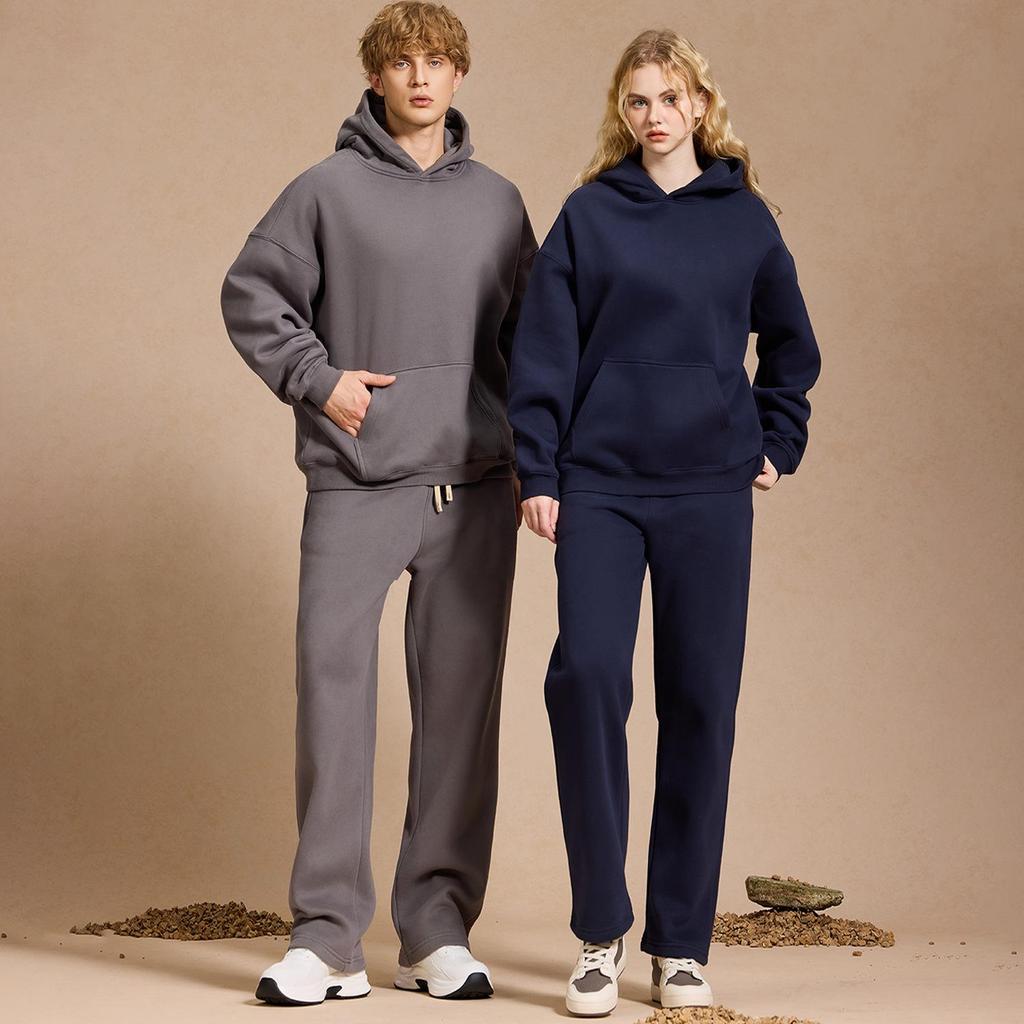 Men's Fleece Sweatpants and Hoodie Set - Warm, Comfortable, Casual Wear for Autumn and Winter.