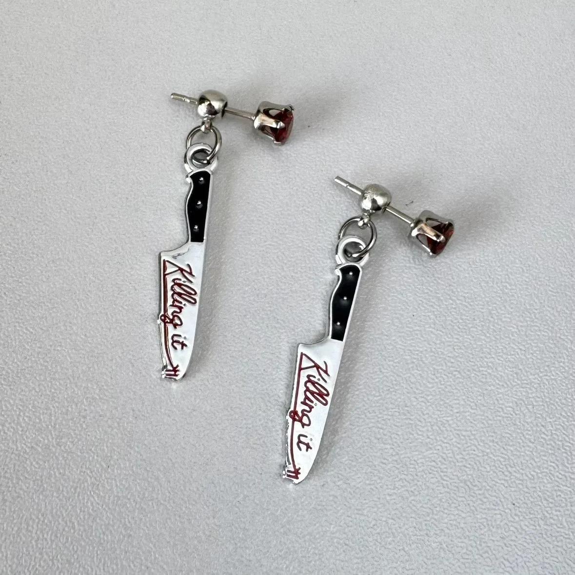 

Dark Gothic Punk Bow Stiletto Simulation Tool Pendant for Ladies Y2k Party Jewelry Cool Hip Hop Necklace Earrings 2026 Best Gift