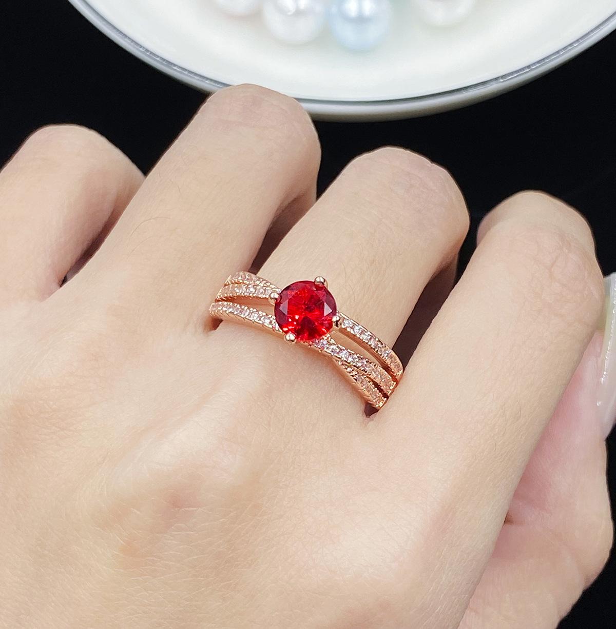 

Кольцо BELLA BOX Simple из розового золота с тремя слоями обмотки и рубинами, подходящее для женщин, для повседневной носки, для вечеринок, ювелирные изделия высокого класса Adjustable Opening красный