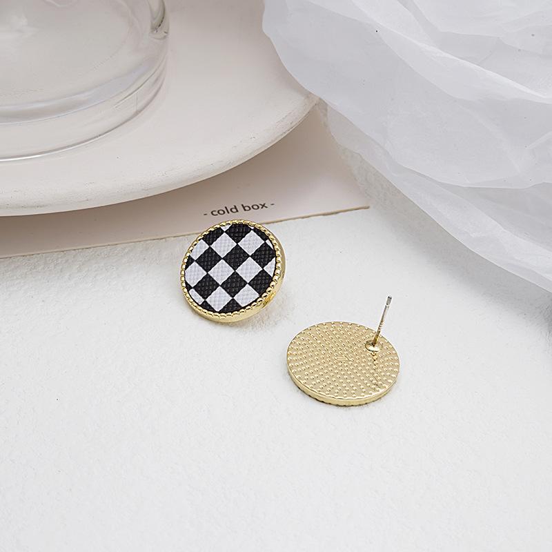Fashion Simple Round Square Geometry Stud Earring for Women Girl Black White Checkerboard Earring Jewelry Gift