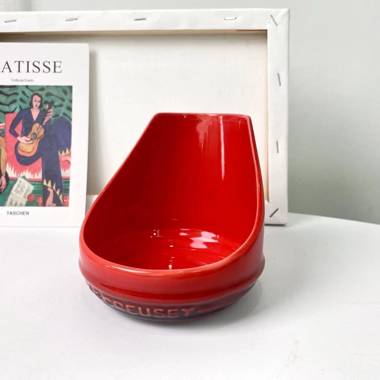 

Стильний Колір LE CREUSET Підставка для Кришок Каструль Тримач для Ложок Кухонне Зберігання Керамічна Підставка Тримач для Каструль Без Потрібного Свердління Кухонний Органайзер