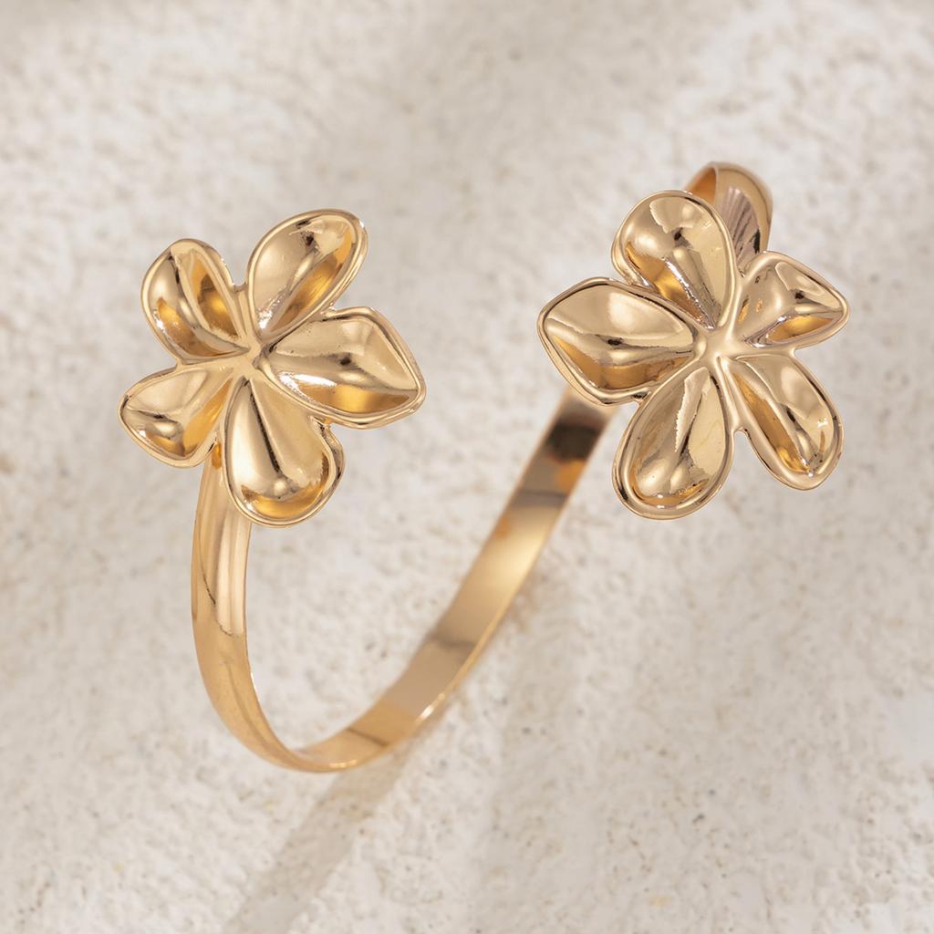 Women Fashion Gold Color Starfish/Flower Arm Bracelet Arm Bangle For Beach Travel And Party Dressingup Armwear Jewelry