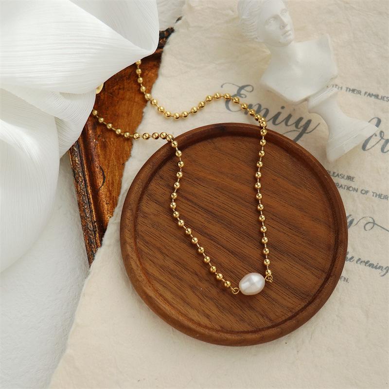 Retro European & American Freshwater Pearl Beaded Clavicle Necklace for Women - Fashionable, Unique Short Chain