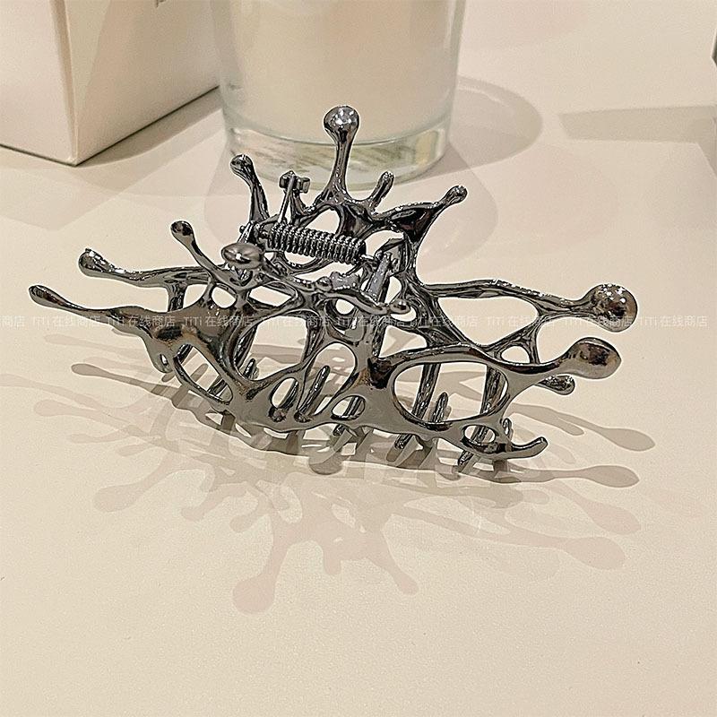 Punk Metal Hair Claw Clip for Thick Liquid Irregular Pattern Barrettes Hair Non-Slip and Stylish Accessory Silver Color Hairpin