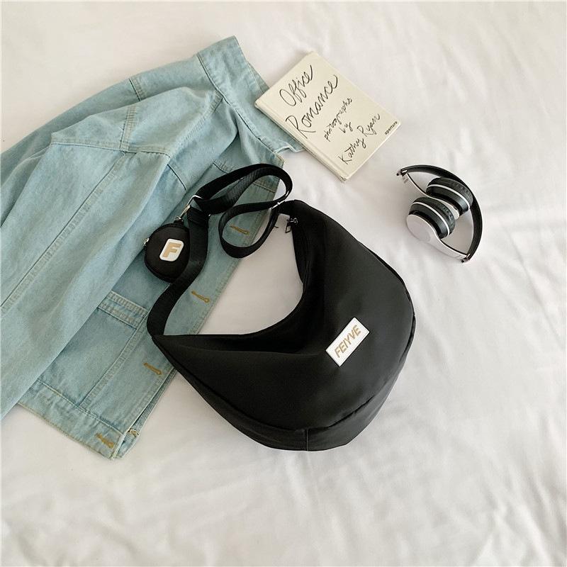 IELGY nylon dumpling bag, Japanese versatile messenger bag, casual large-capacity canvas class shoulder commuter bag