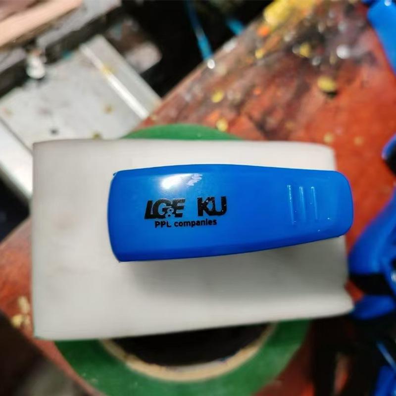 Multifunctional Car Visor Clip: Creative Sunglasses & Eyeglasses Holder for Car Interior