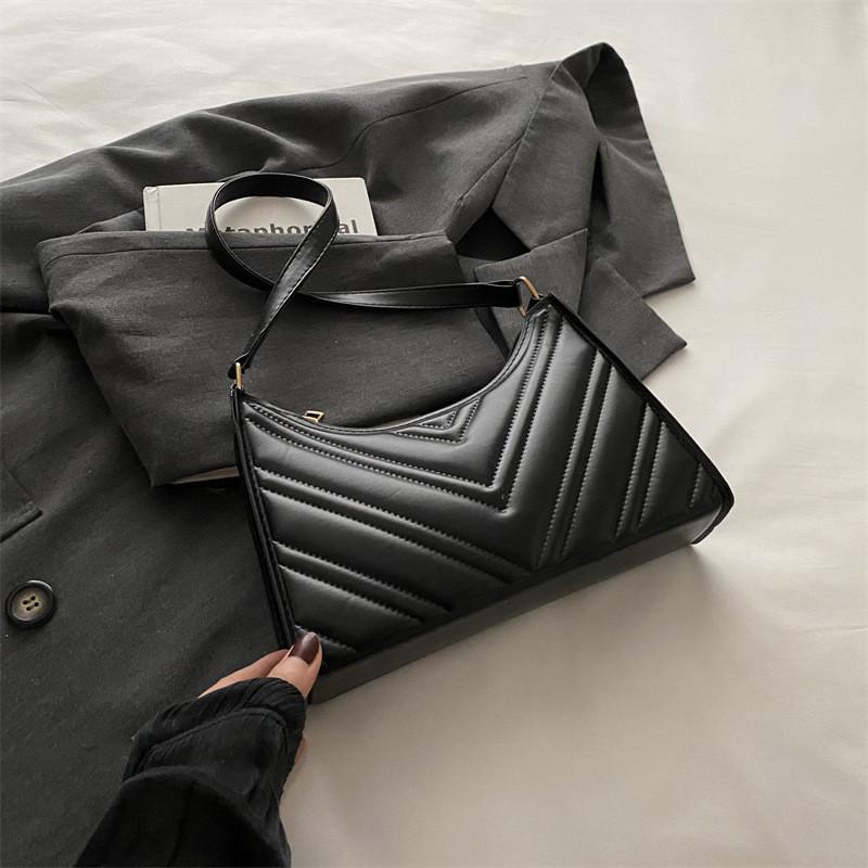 Fashionable Chic Women's Bag 2024 Trendy Simple Crescent Bag Casual Shoulder Bag
