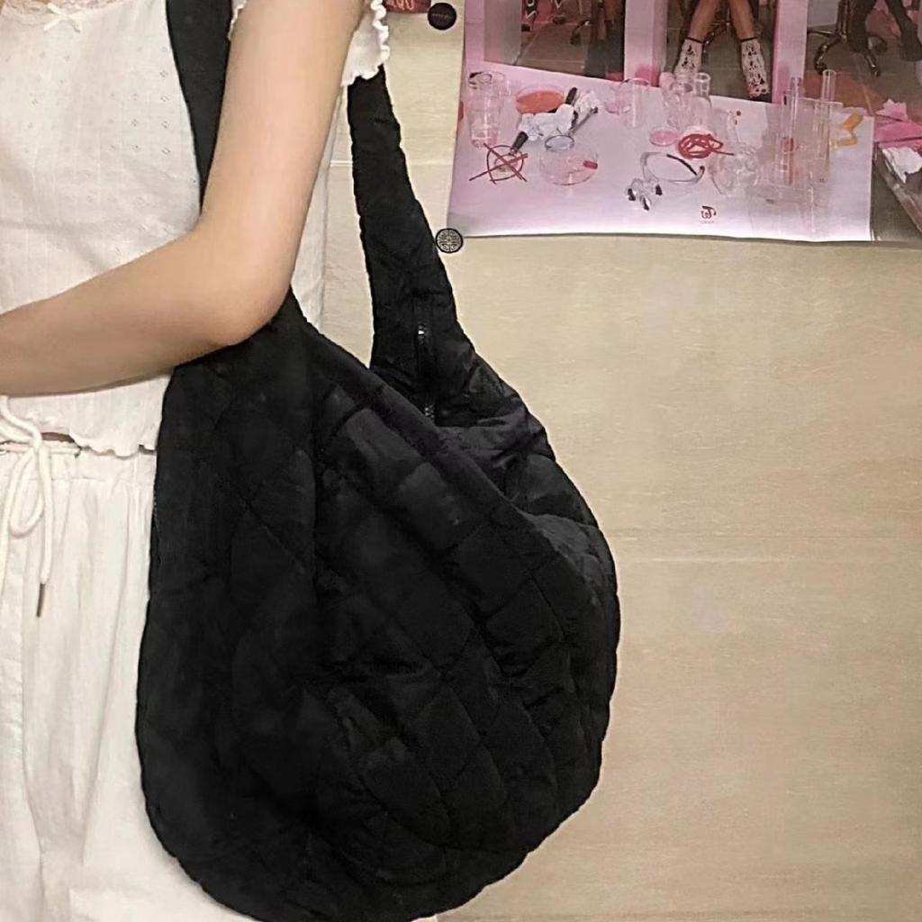 Korean bag new autumn and winter rhombus messenger bag large capacity casual cloud pleated shoulder large bag personalized dumplings