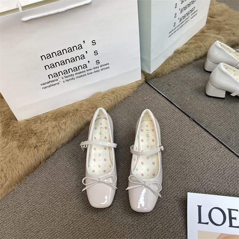 French stunning single shoes with skirt gentle Mary Jane women's shoes medium heel red small leather shoes high heels Hepburn style