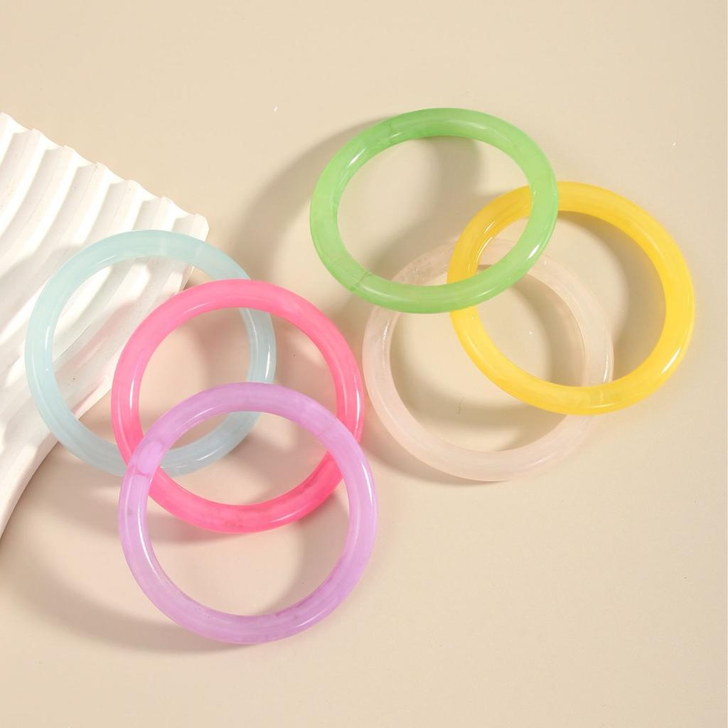 Fashionable Candy Color Acrylic Resin Chunky Bangles for Women Goth Geometric Charm Hand Bracelets Couple Jewelry