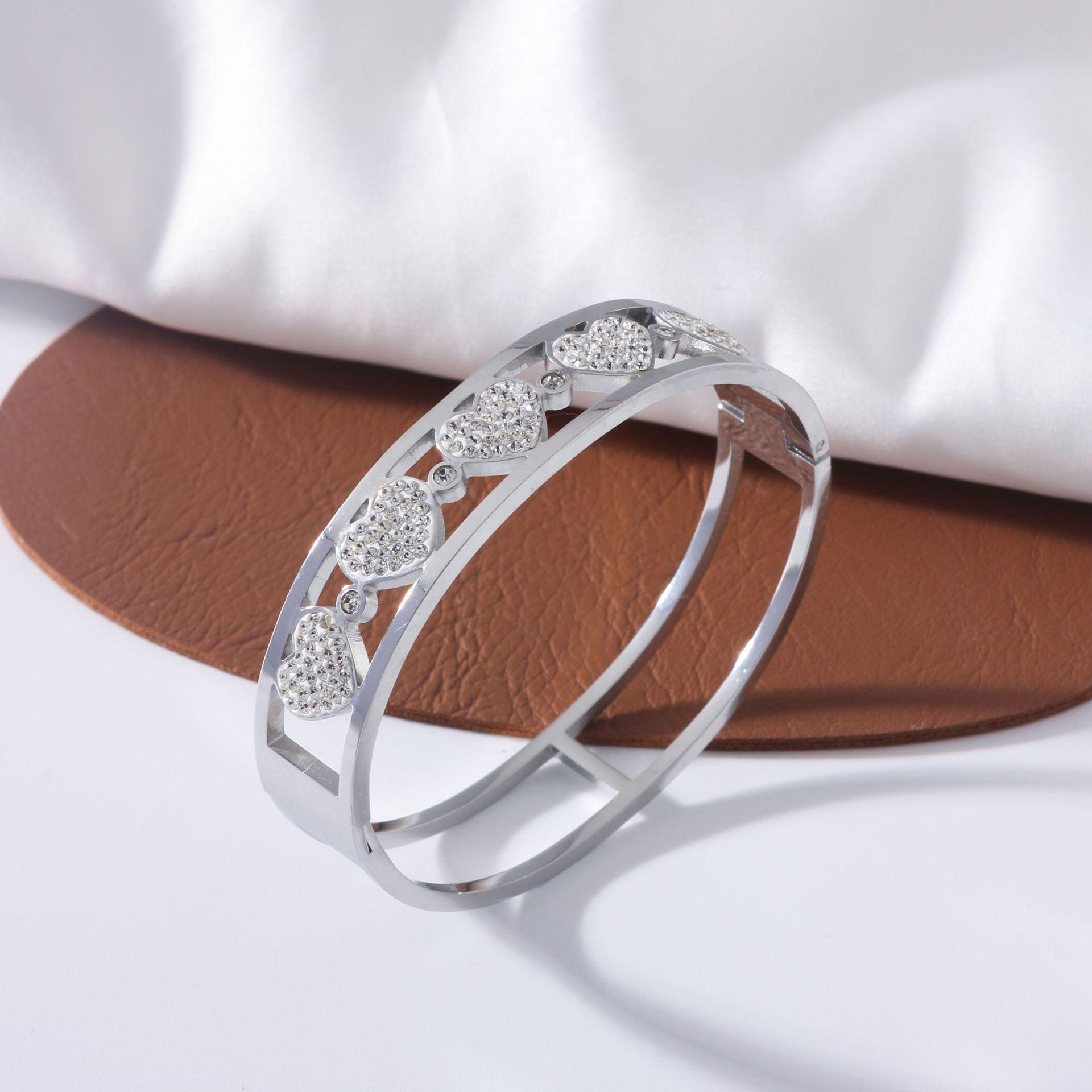 Crystal Diamond Heart Titanium Steel Bracelet - 18K Gold Retro Design